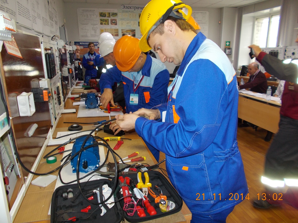 монтаж электрооборудования. электромонтер электрооборудования. электрослесарь по ремонту и обслуживанию электрооборудования. электрослесарь по обслуживанию и ремонту оборудования. электрослесарь по ремонту и обслуживанию электрооборудования.