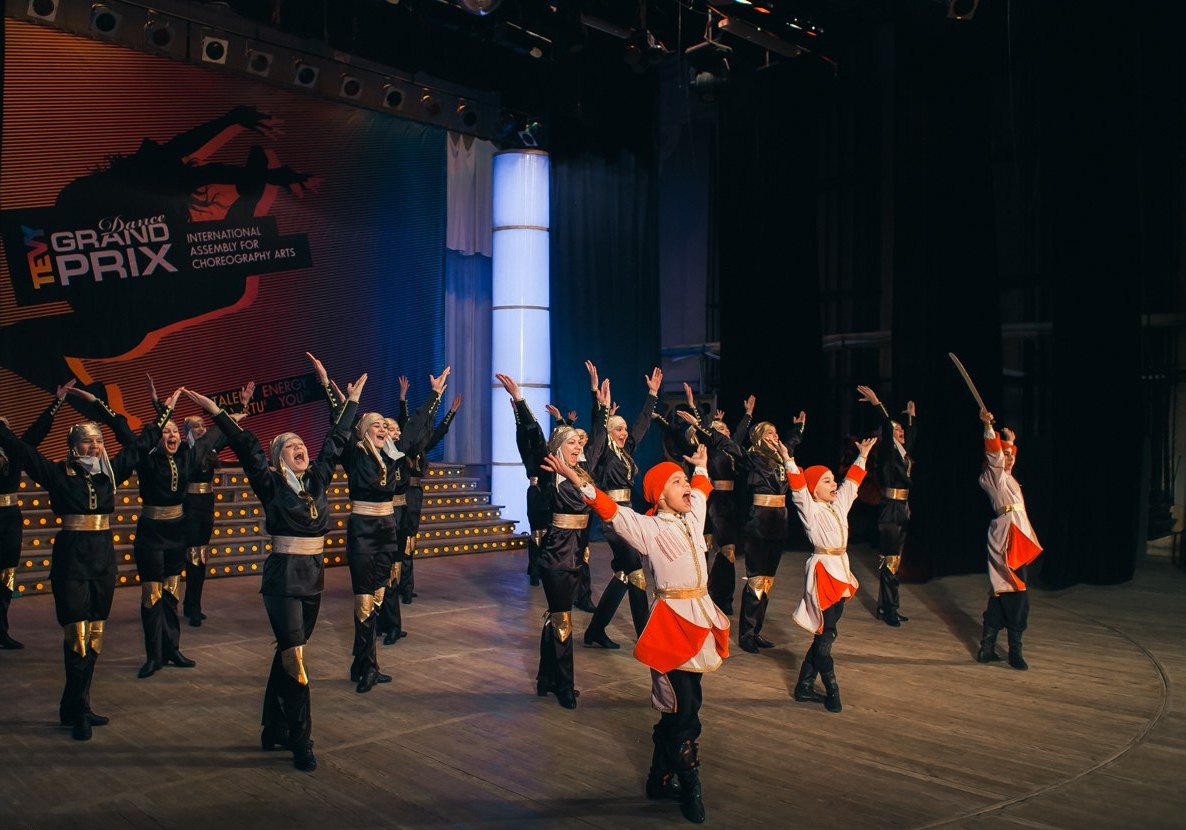 танцы разных народов. танцы ближнего зарубежья. музыка народов россии и стран ближнего зарубежья. танцы ближнего зарубежья. коллектив хохломские узоры семенов.