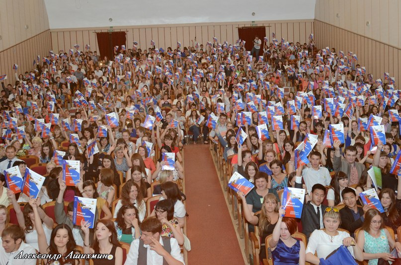 Пуховый рекорд: 700 вязальщиц из Оренбурга одновременно взялись за спицы Аргумен