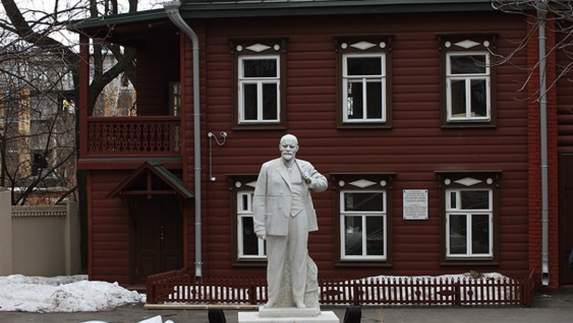 Казанцев приглашают на «Поэтическую среду» в сквере у Дома-музея В.Ленина