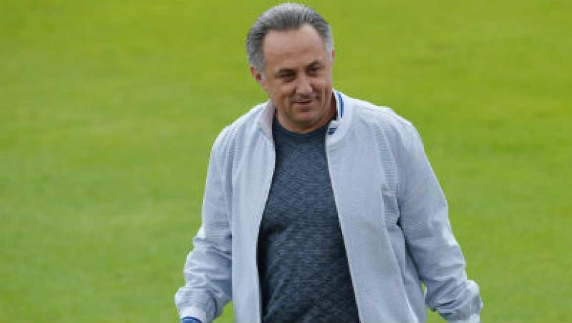 Виталий Мутко принял участие в «литературном дворике» в Казани