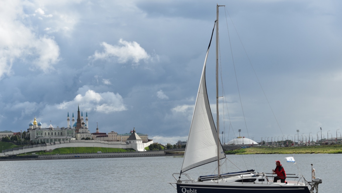 Более 40 парусных лодок одновременно проплыли под стенами Казанского Кремля