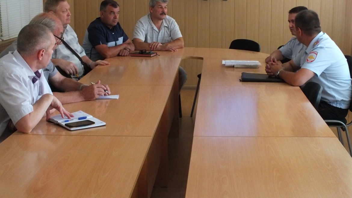 В рамках акции «Госуслуги для Вас» в Орске полицейские встретились с частными охранниками 