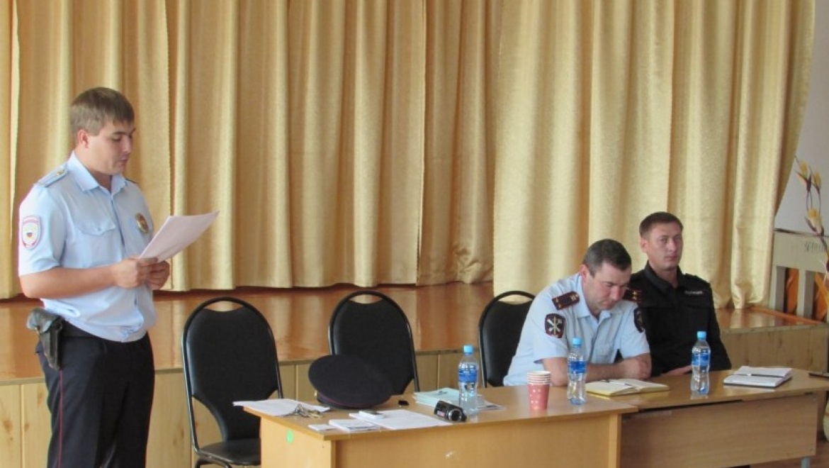 Участковый отчитался перед жителями