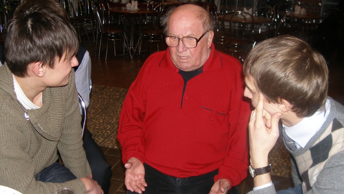 В Московском драматическом театре на Малой Бронной проходит прощание с народным артистом СССР Львом Дуровым