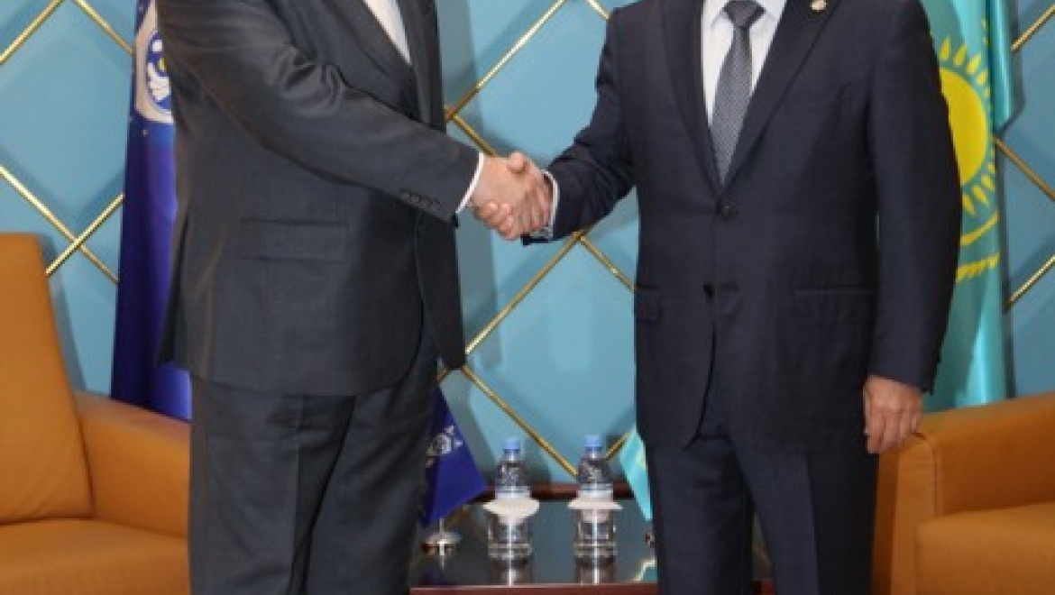 А.Даулбаев встретился с исполнительным секретарем КСГП СНГ (Астана, 25 августа 2015 года)