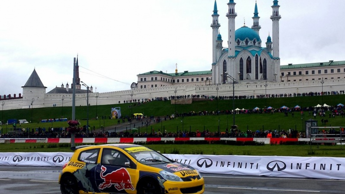 Рустам Минниханов и Ильсур Метшин посетили автошоу «Kazan City Racing»