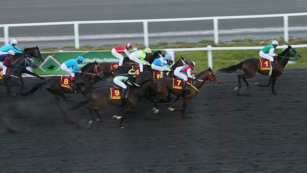 Конноспортивный праздник состоялся на казанском ипподроме