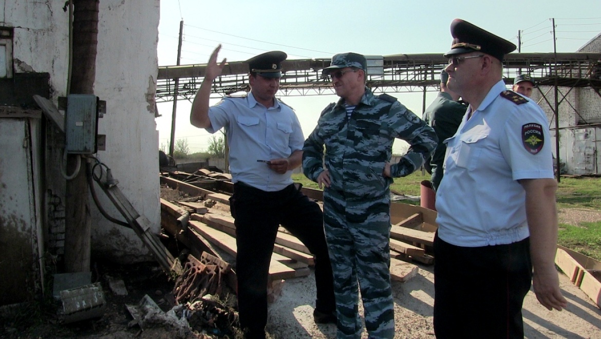 Полиция провела эвакуацию 50 человек во время возгарания элеватора в Переволоцке