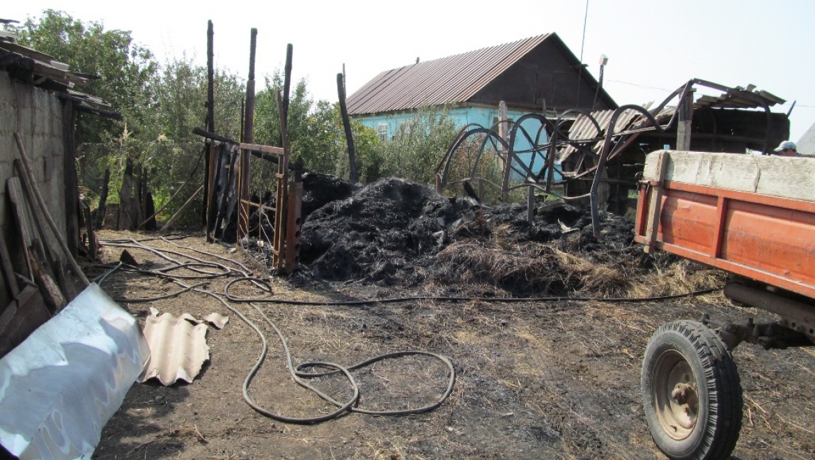 Хулиган поджег 15 тонн сена