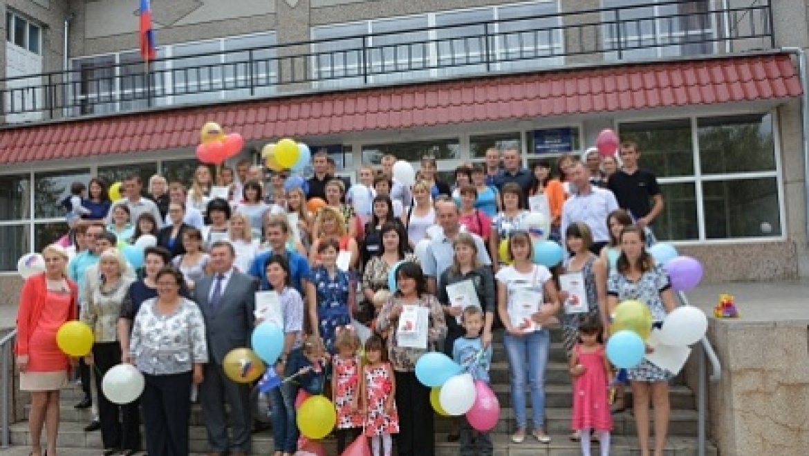 Сертификаты на строительство и приобретение жилья получили 107 молодых семей Шарлыкского района