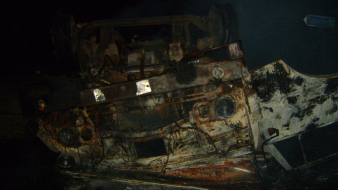 В Кваркено перевернулся и загорелся КАМАЗ