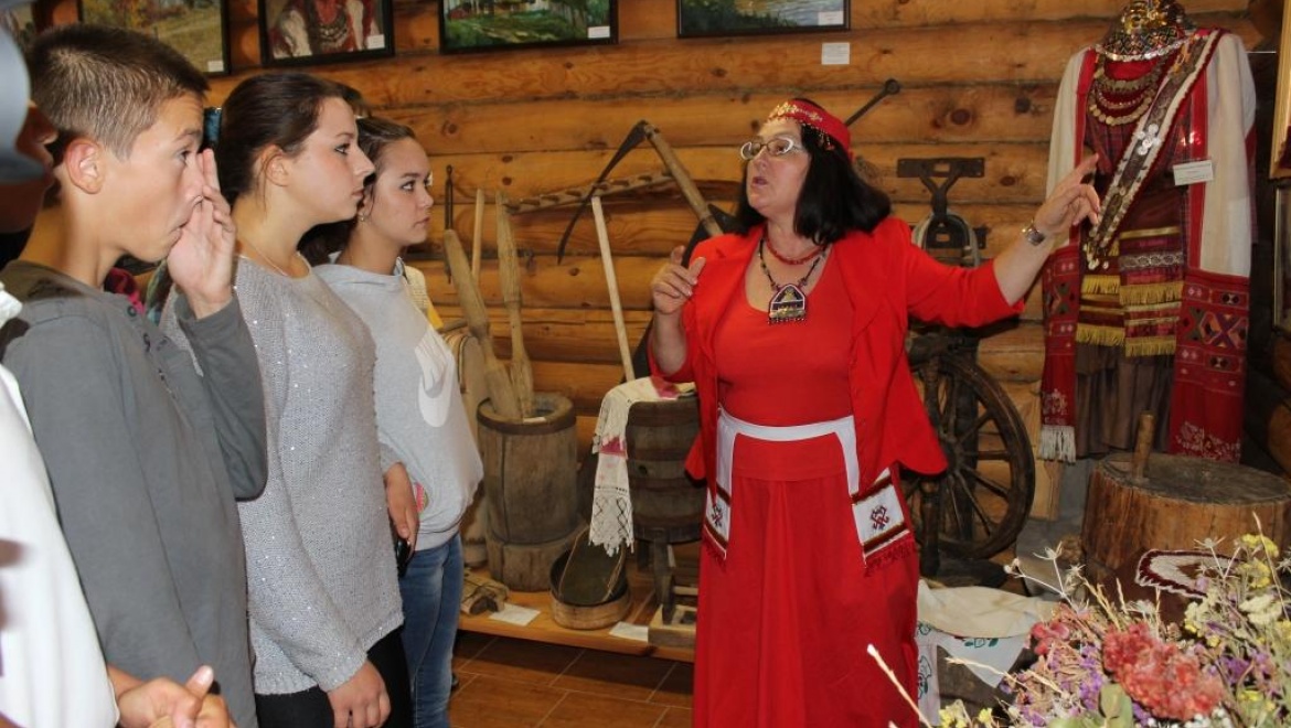 Общественники организовали для детей экскурисию по народным традициям Оренбуржья