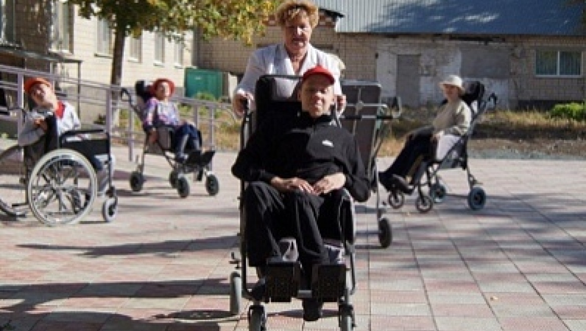 Благотворители пришли в Гайский дом-интернат