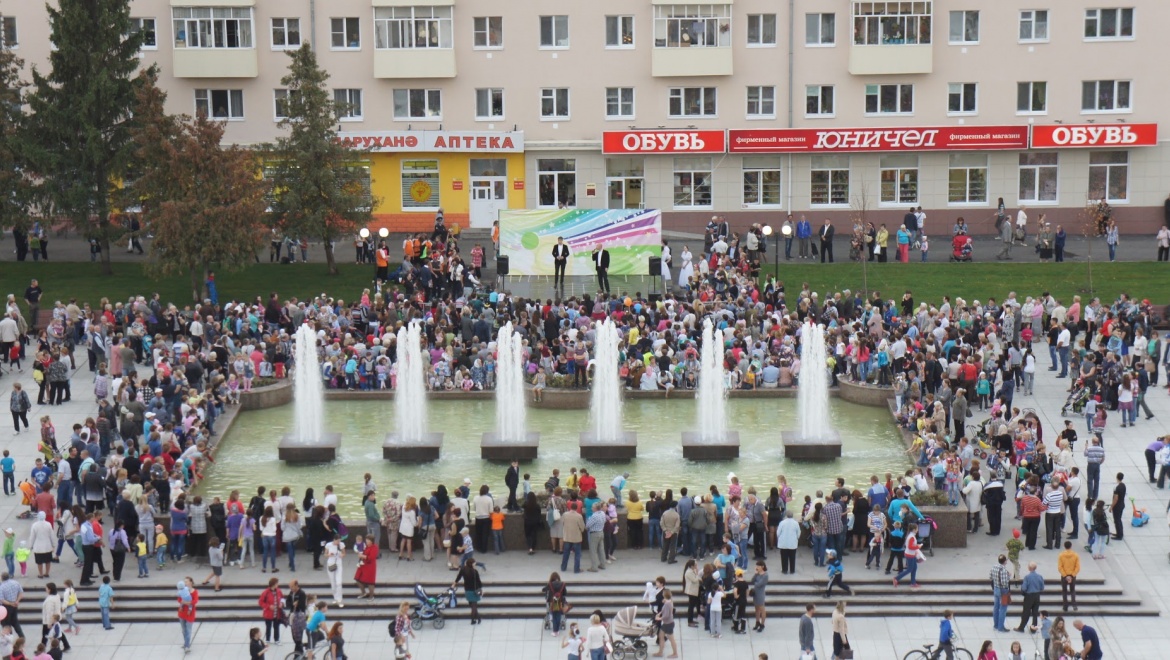 На площади у ДК им.Саид-Галеева заработал обновленный фонтан