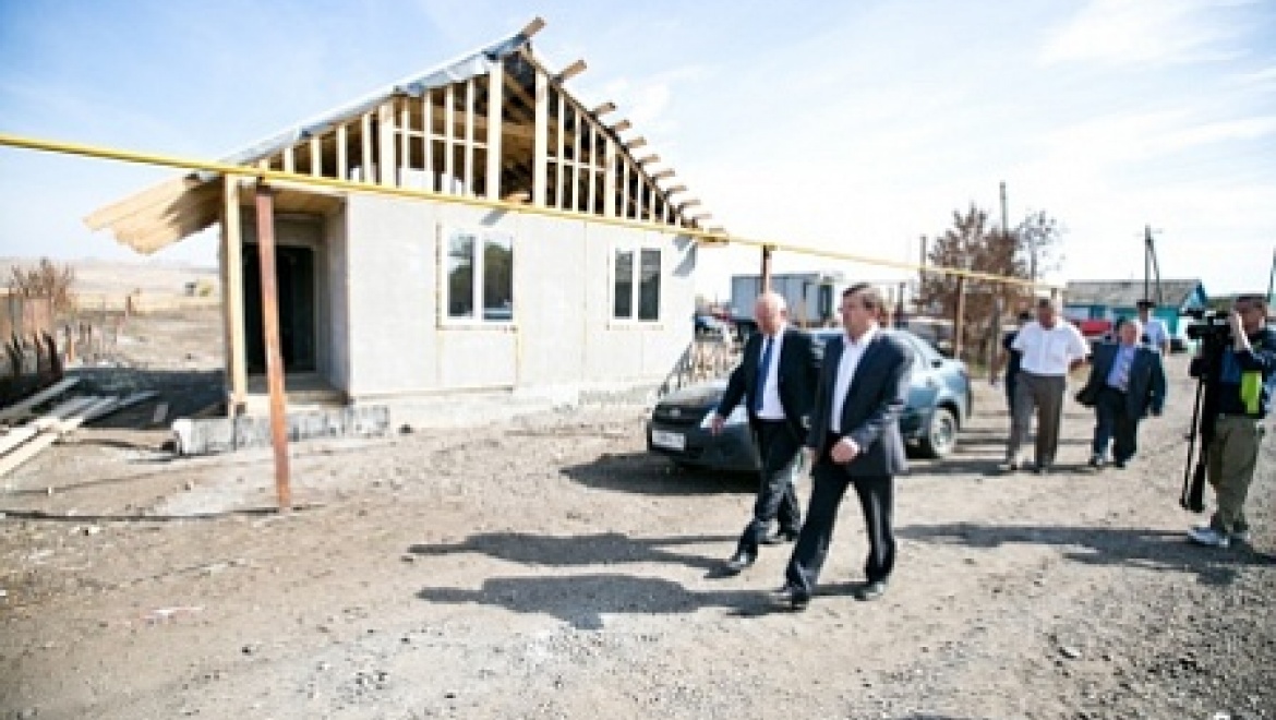 Губернатор проинспектировал ход строительства домов для погорельцев из Васильевки