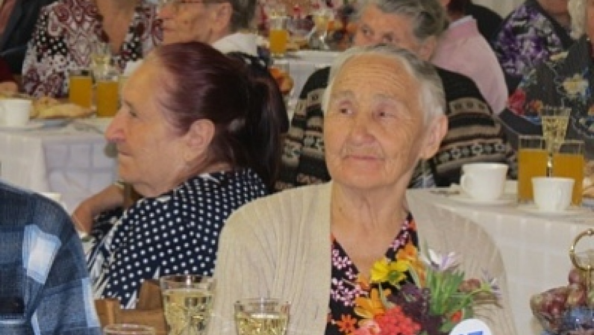 Заслуженных оренбуржцев поздравили с Днем пожилых людей