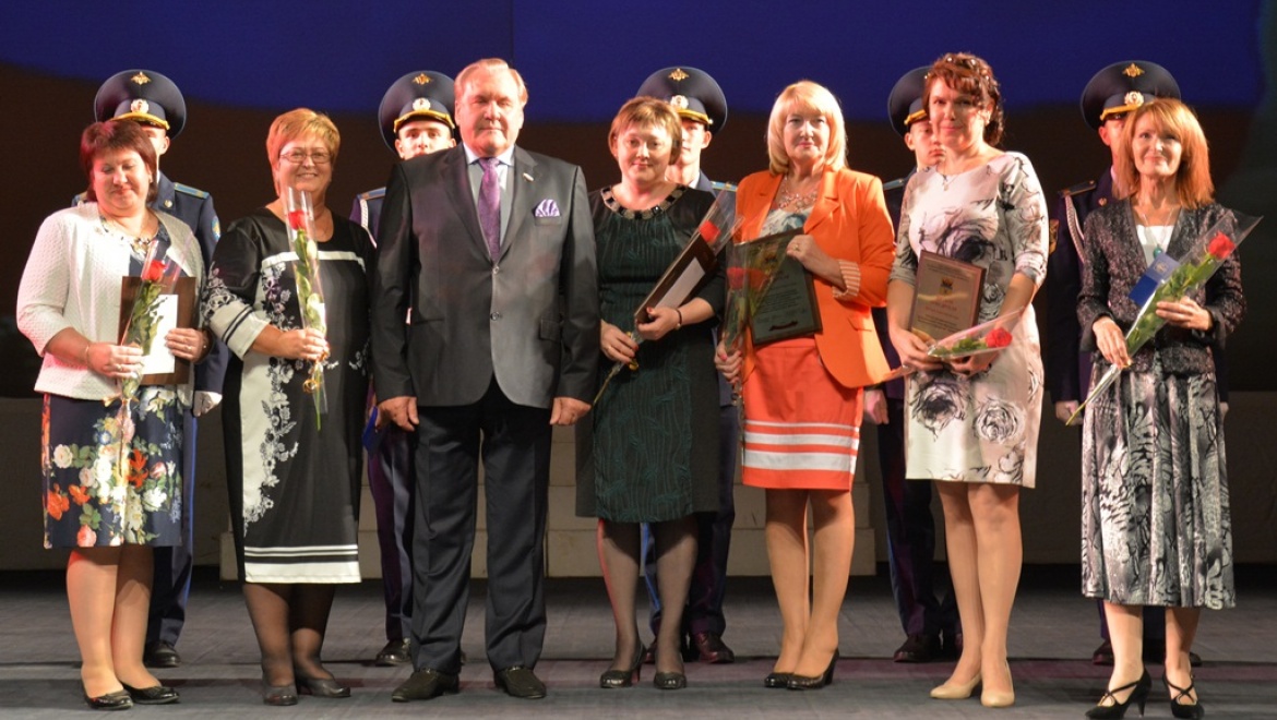 Лучшие педагогические работники Оренбурга отмечены муниципальными грантами