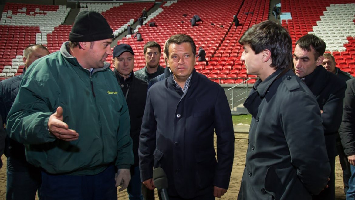 На «Казань-Арене» завершаются работы по укладке газона