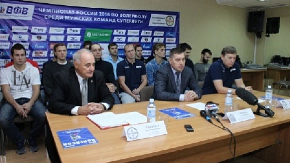 Оренбургские волейболисты клуба «Нефтяник» встретились с журналистами