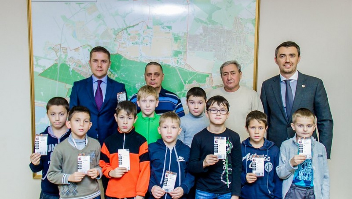 15 юным футболистам «Энергетика» подарили билеты на матч «Рубин» - «Ливерпуль»