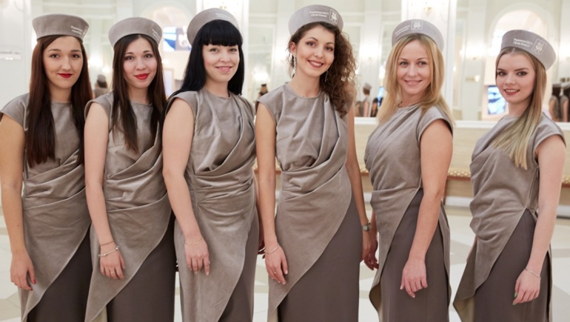 Казанские регистраторы браков облачились в новую стильную форму