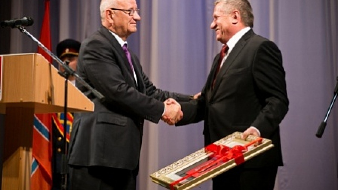 Инаугурация вновь избранного главы Новотроица Юрия Араскина