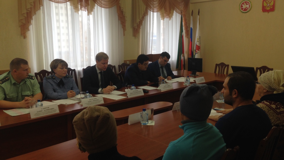 В Казани состоялось совещание представителей Исполкома с предпринимателями рынка «Шатлык»
