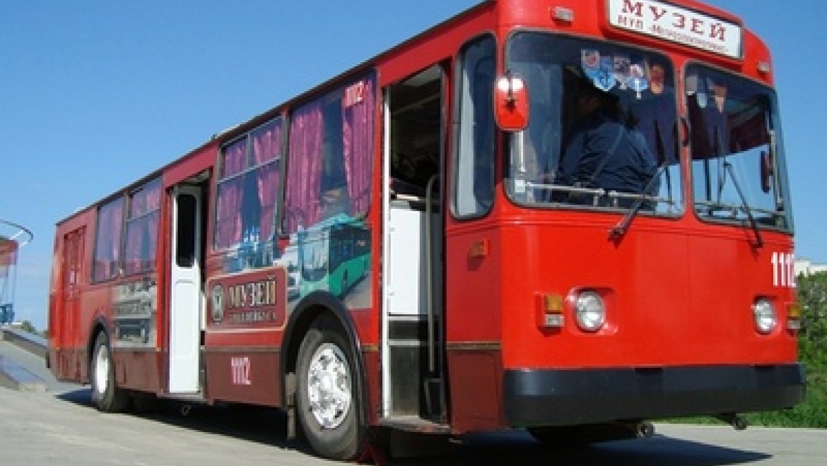 Казанские школьники могут «переместиться во времени» в ретро-троллейбусе