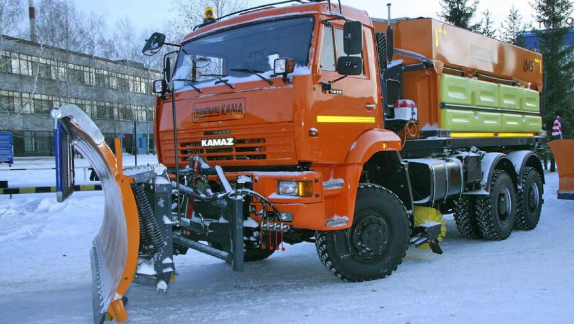 В уборке улиц Казани сегодня задействовано 343 дорожных рабочих и 258 единиц спецтехники