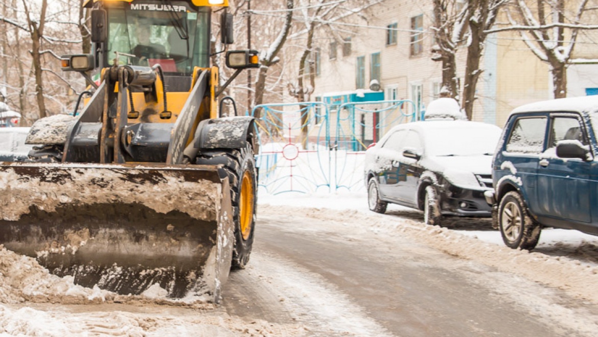 За минувшие сутки с улиц Казани было вывезено 8,3 тысячи тонн снега и смета