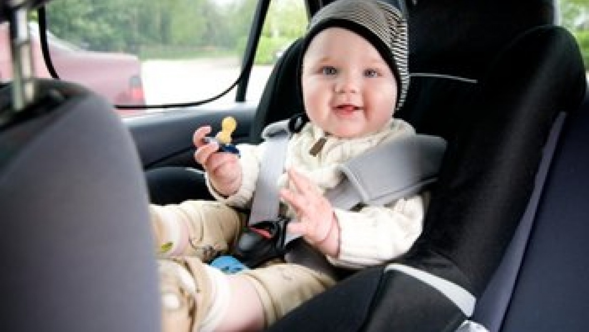 Госавтоинспекция Казани призывает водителей отказаться от адаптеров для перевозки детей