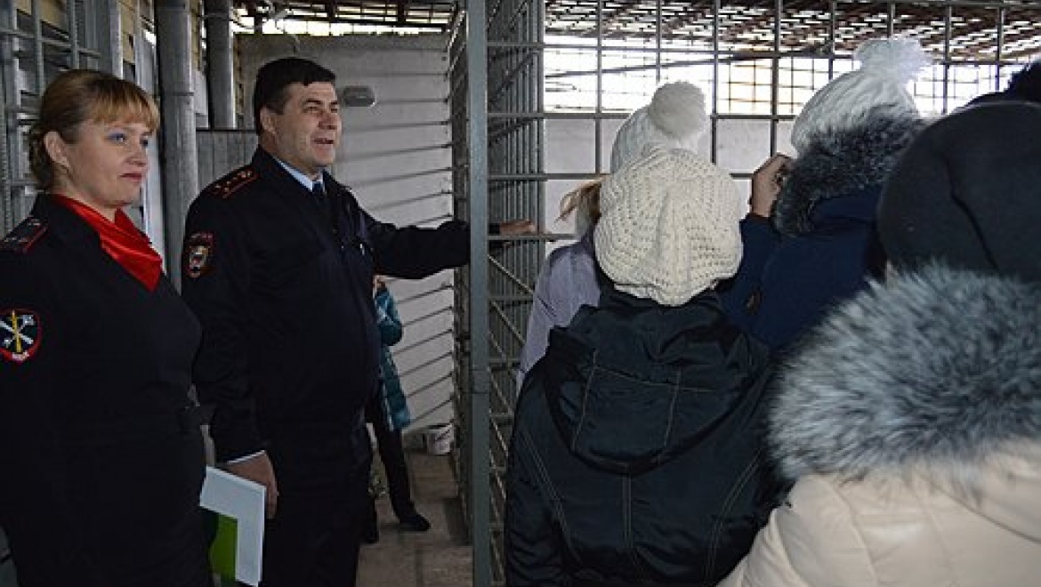 Школьникам на экскурсии рассказали что такое экстремизм, терроризм и ксенофобия