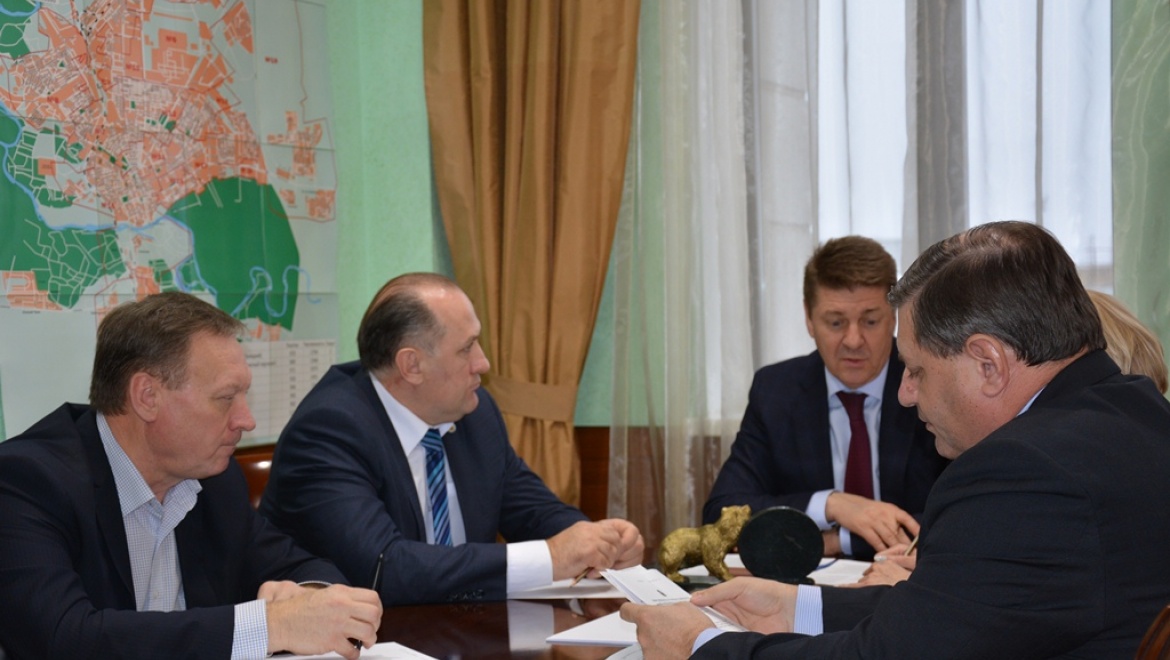 Андрей Шевченко провел встречу с членами Общественной палаты области