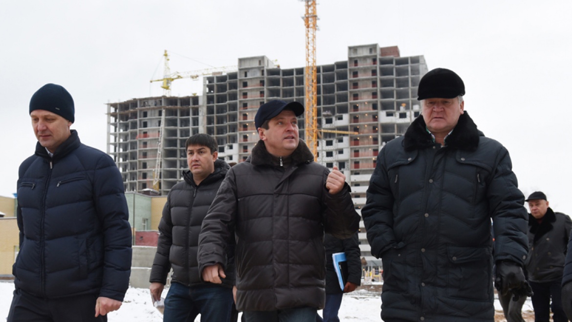 Ильсур Метшин проинспектировал ход строительства домов в новом казанском микрорайоне М-14