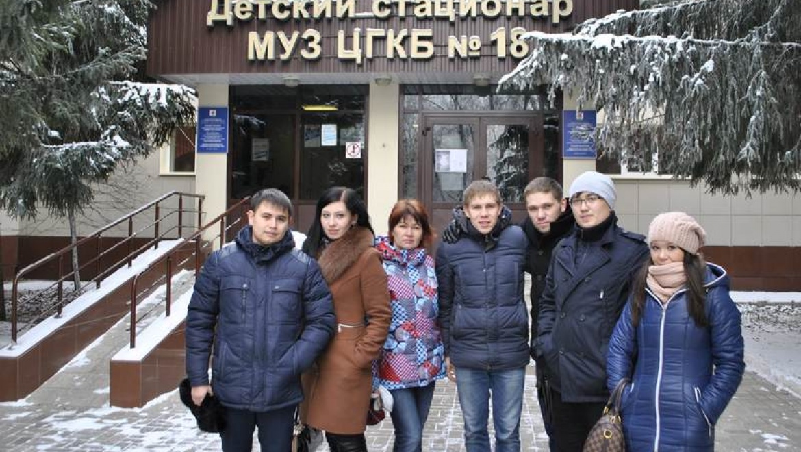 Сотрудники Админкомиссии Казани поздравили малышей из горбольницы №18 с Новым годом