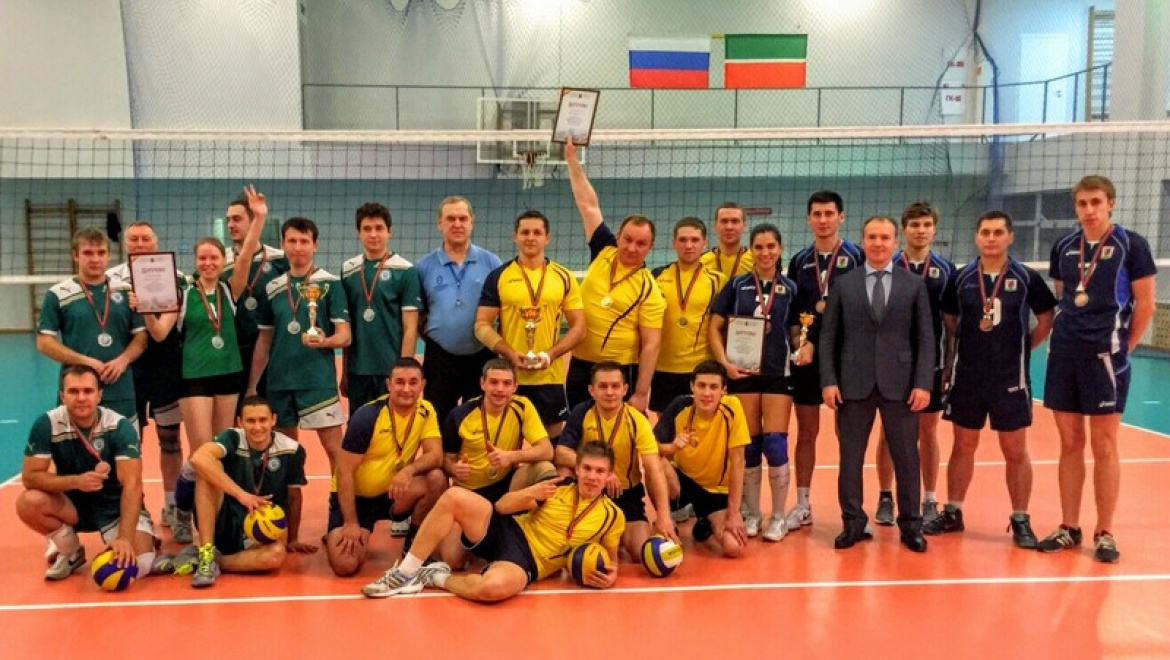 Команда Аппарата Исполкома победила в волейбольном турнире I этапа «Спортивной Казани-2015»