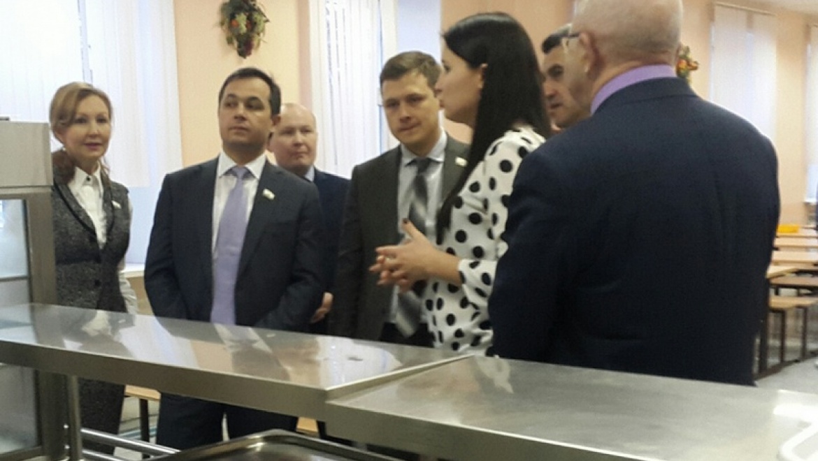 Депутаты Казгордумы ознакомились с организацией питания в больницах и школах города