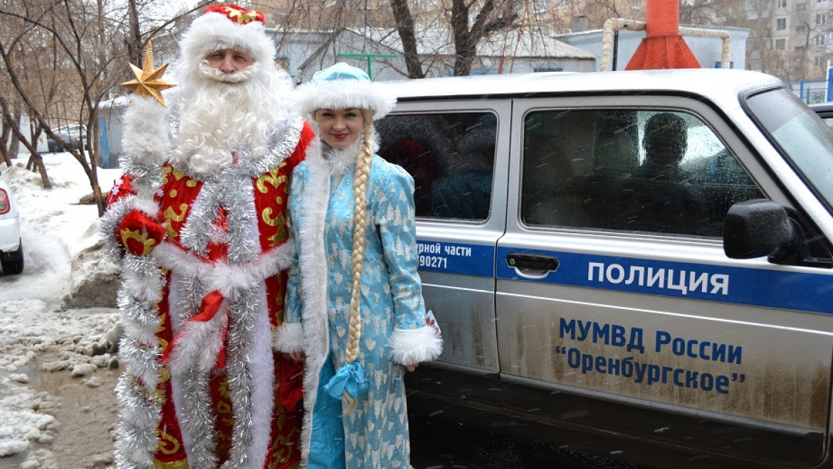 «Полицейский Дед Мороз» поздравил детей с наступающим Новым годом