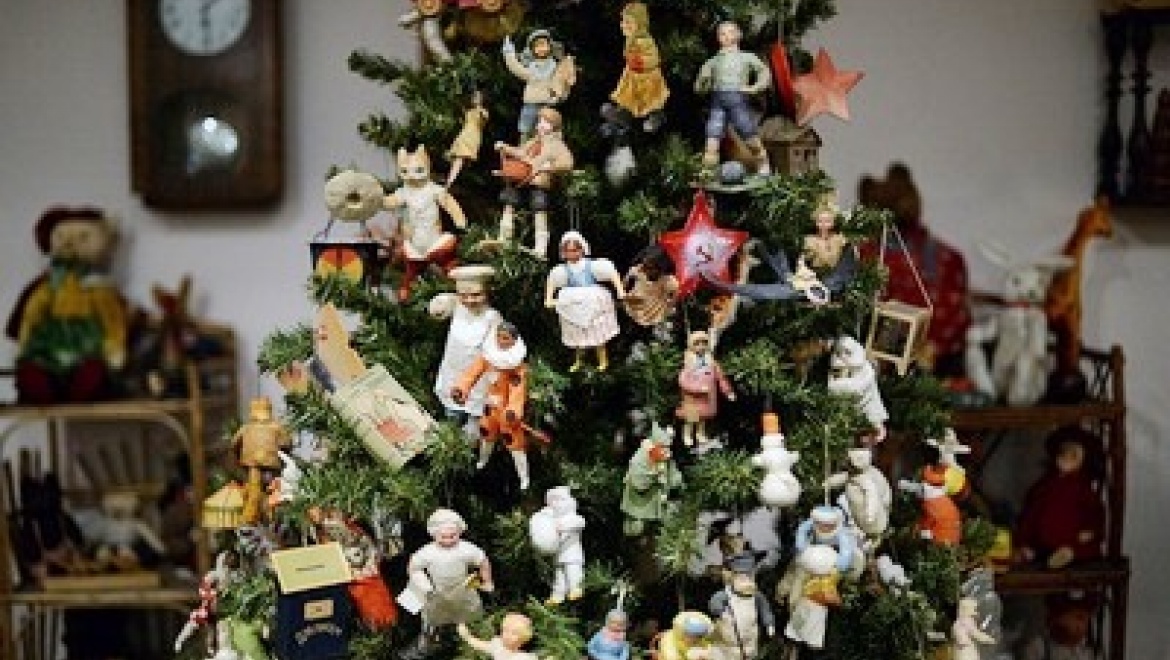 Казанцы могут обменять новогодние игрушки на билет в музей