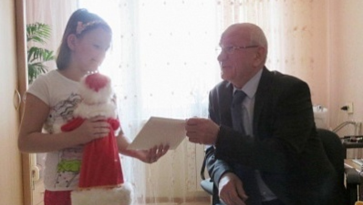 Президент и губернатор поздравили оренбургскую школьницу