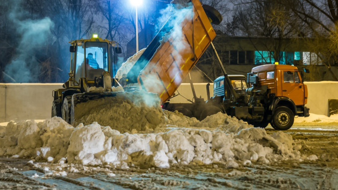 За минувшие сутки с улиц Казани вывезено свыше 10 тысяч тонн снега и смета