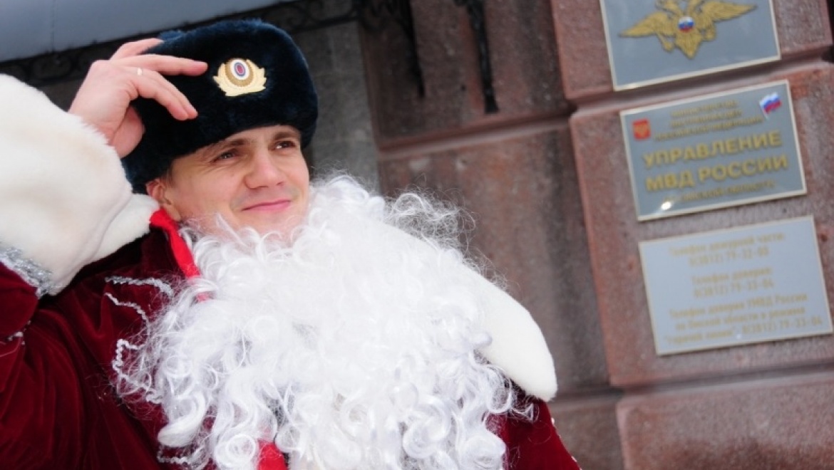За время акции «Полицейский Дед Мороз» казанским детям вручено более 4 тысяч подарков