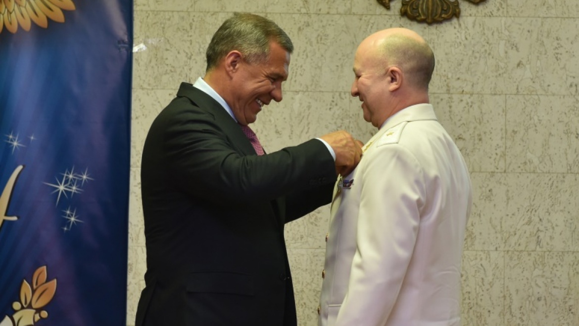 Р.Минниханов вручил отличившимся сотрудникам прокуратуры государственные награды РТ