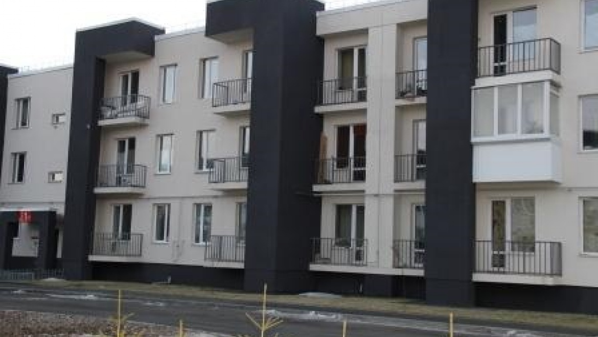 Переселенцы из аварийного жилья отмечают новоселье