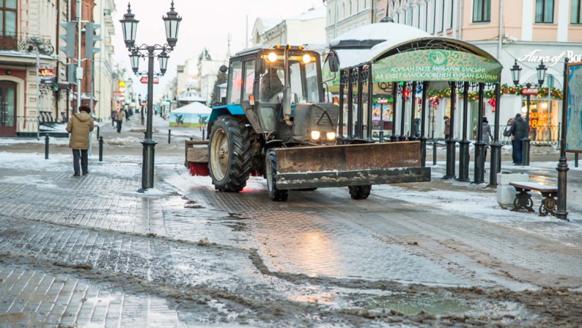 Сегодня днем дороги Казани от снега убирают 306 единиц специализированной техники