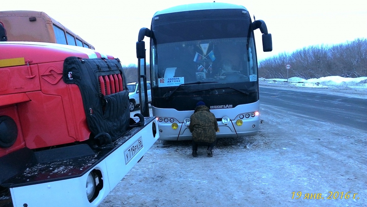 Междугородний автобус с пассажирами из Самары сломался на трассе в Оренбургской области