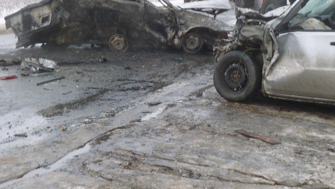 Страшное ДТП на трассе Оренбург-Самара: автомобиль выгорел до тла, есть погибшие