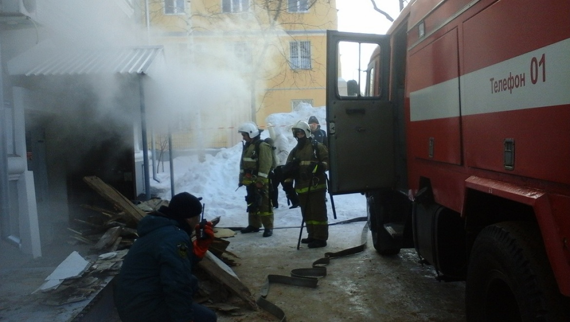 В Оренбурге загорелся дом на проспекте Победы 