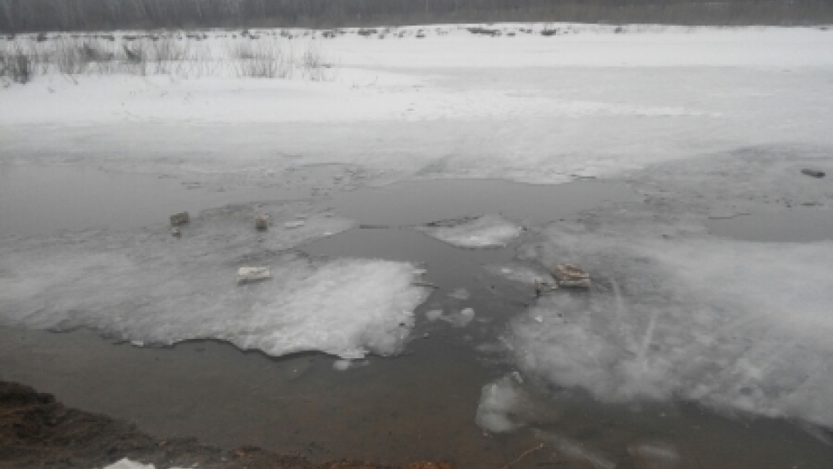 В Оренбурге женщина провалилась под лед